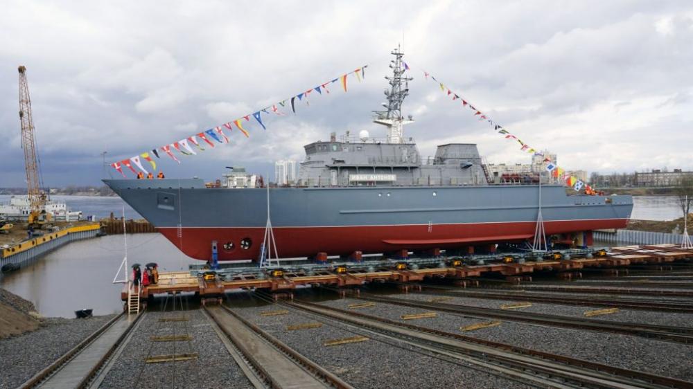 Спуск на воду строящегося для ВМФ России морского тральщика «Иван Антонов» проекта 12700