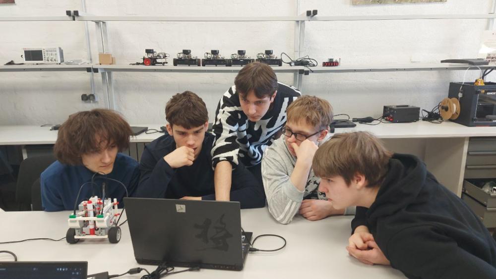 Конструкторское бюро ОСК «Алмаз» сводило школьников в музей «Корабелки»