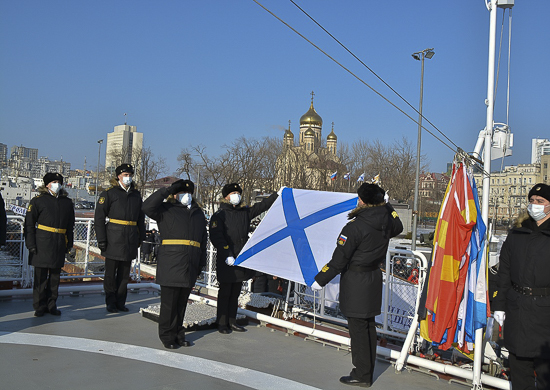 На корвете «Герой Российской Федерации Алдар Цыденжапов» поднят Андреевский флаг