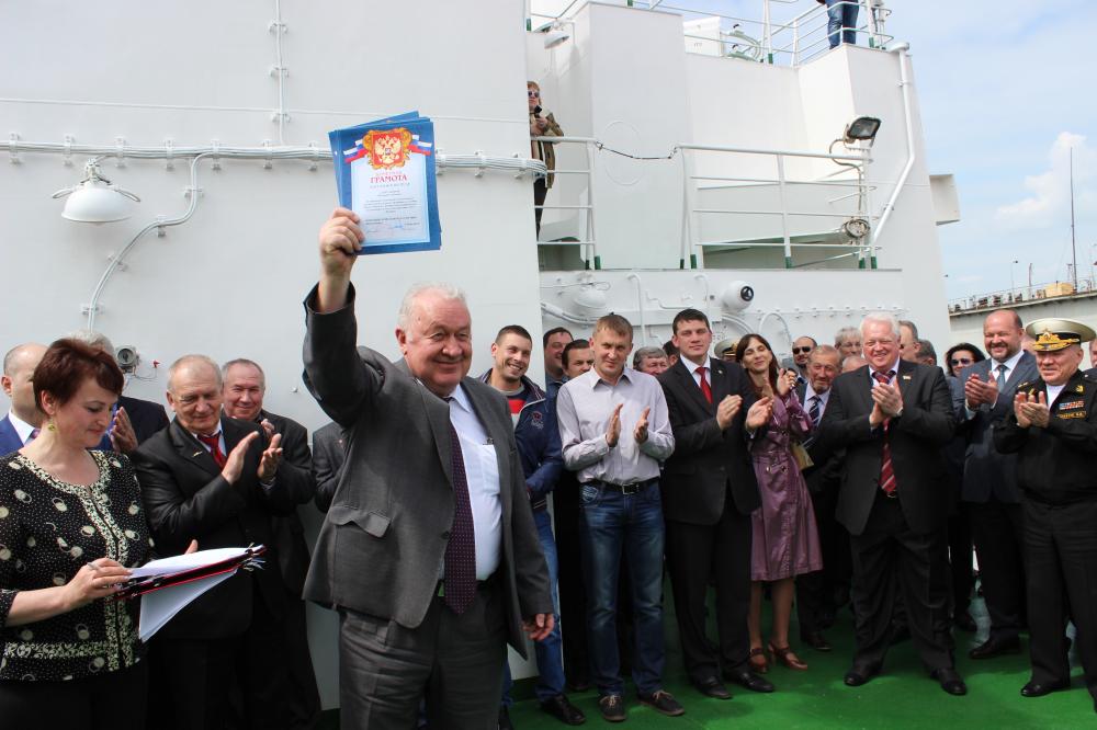 Торжественная церемония подписания приёмного акта головного океанографического судна.
