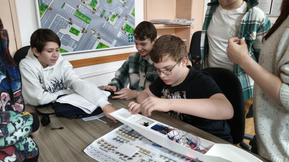 Конструкторское бюро ОСК «Алмаз» организовало для петербургских школьников обучение основам судостроения